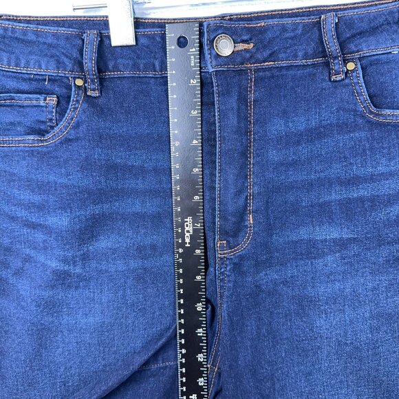 Croft and Barrow Womens Bermuda Length Jeans Shorts Denim Dark Wash Blue Size 18 - Picture 7 of 10